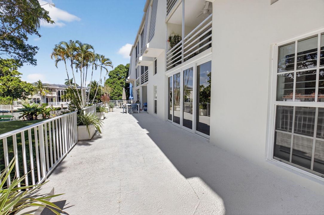 Active With Contract: $450,000 (1 beds, 1 baths, 776 Square Feet)