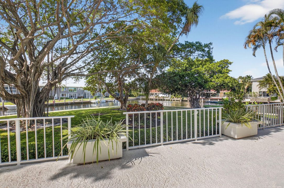 Active With Contract: $450,000 (1 beds, 1 baths, 776 Square Feet)