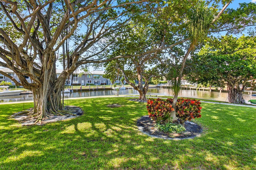 Active With Contract: $450,000 (1 beds, 1 baths, 776 Square Feet)