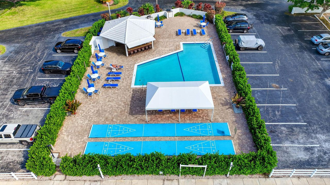 Active With Contract: $450,000 (1 beds, 1 baths, 776 Square Feet)