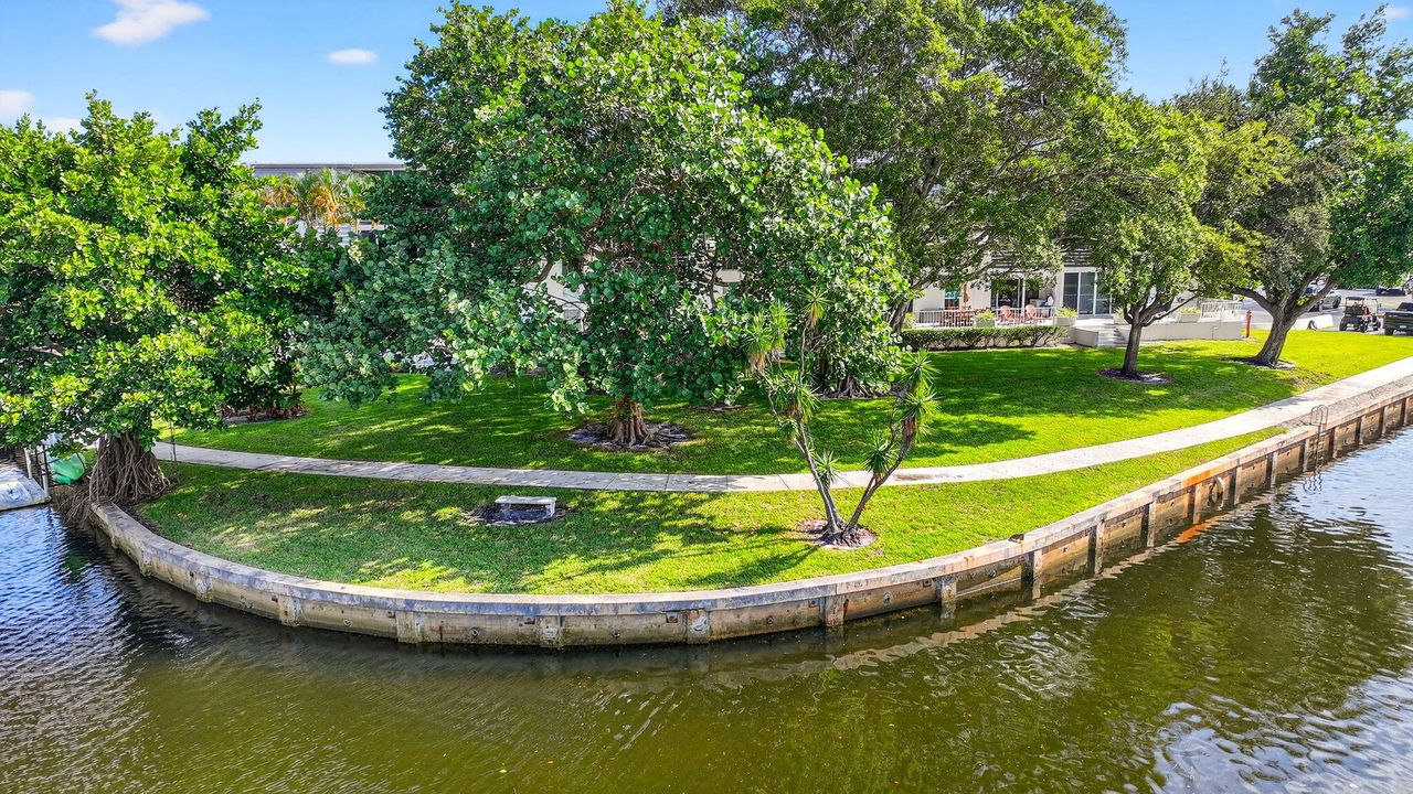 Active With Contract: $450,000 (1 beds, 1 baths, 776 Square Feet)