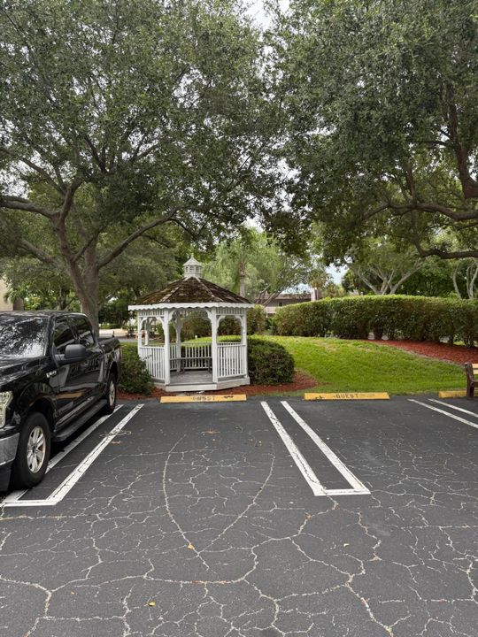 For Sale: $210,000 (2 beds, 2 baths, 1020 Square Feet)