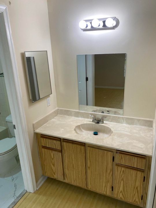 For Sale: $210,000 (2 beds, 2 baths, 1020 Square Feet)