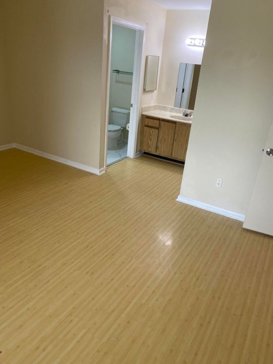 For Sale: $210,000 (2 beds, 2 baths, 1020 Square Feet)