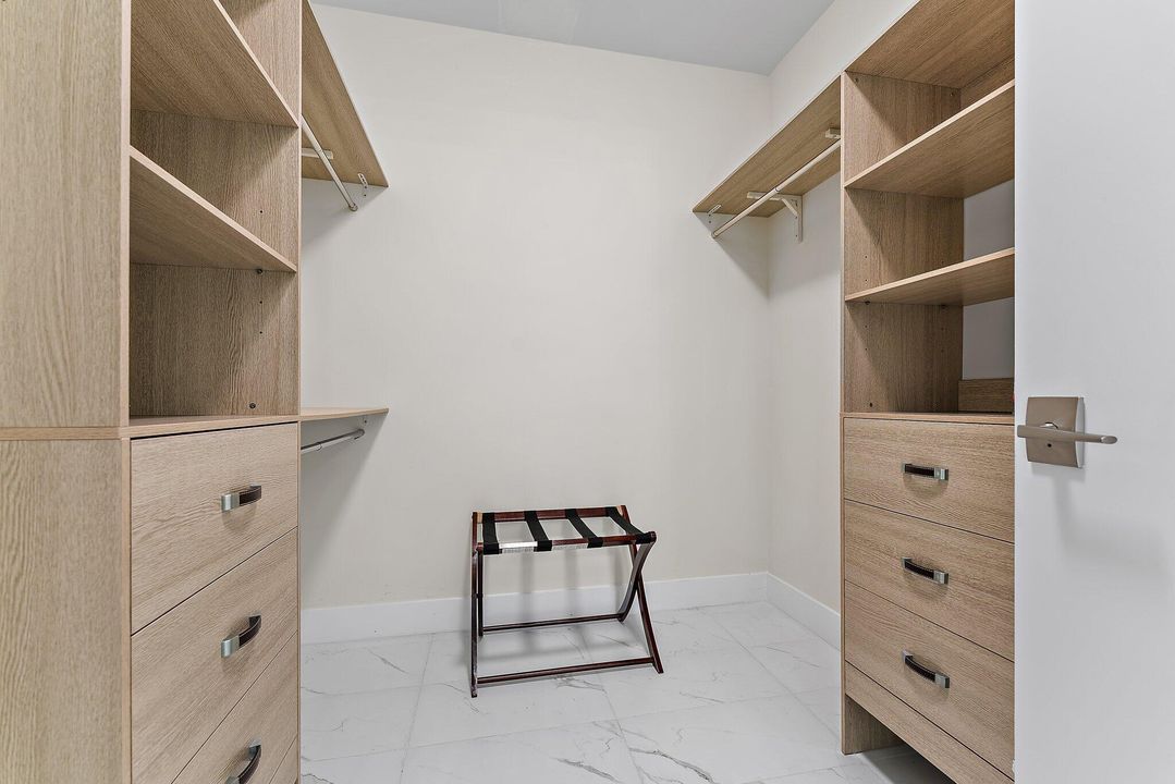 For Rent: $15,000 (2 beds, 2 baths, 1600 Square Feet)