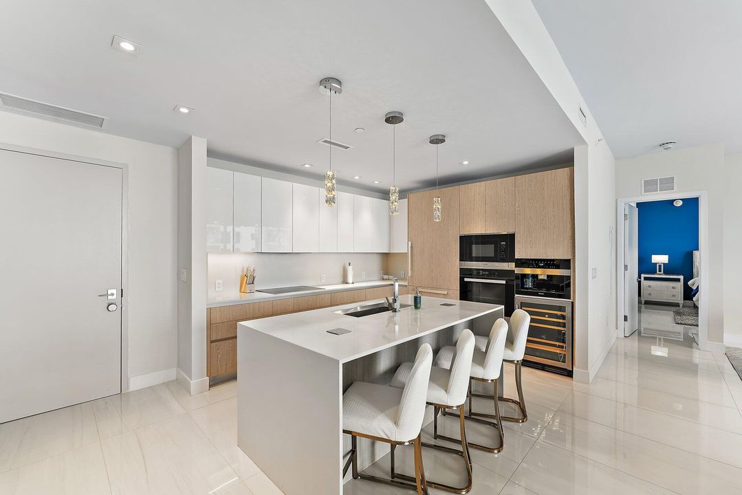 For Rent: $15,000 (2 beds, 2 baths, 1600 Square Feet)