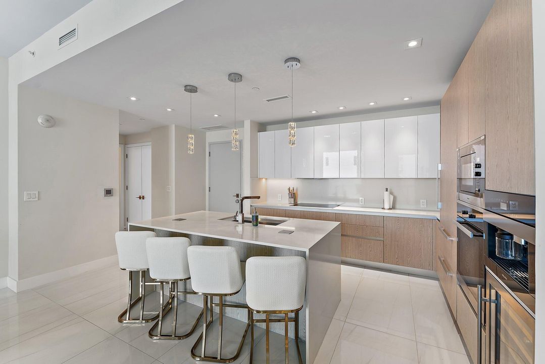 For Rent: $15,000 (2 beds, 2 baths, 1600 Square Feet)