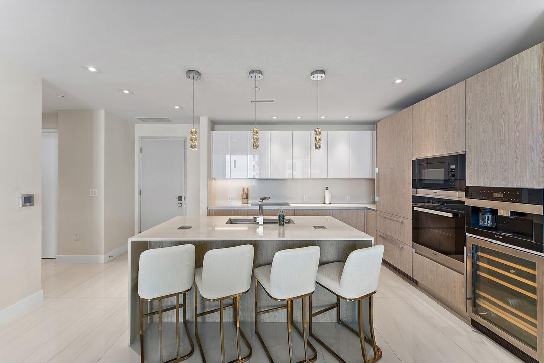 For Rent: $15,000 (2 beds, 2 baths, 1600 Square Feet)