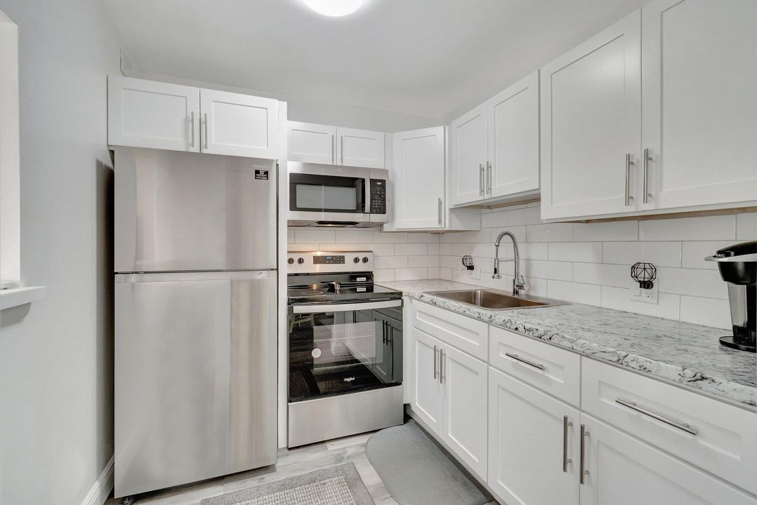 待售: $115,000 (1 贝兹, 1 浴室, 720 平方英尺)