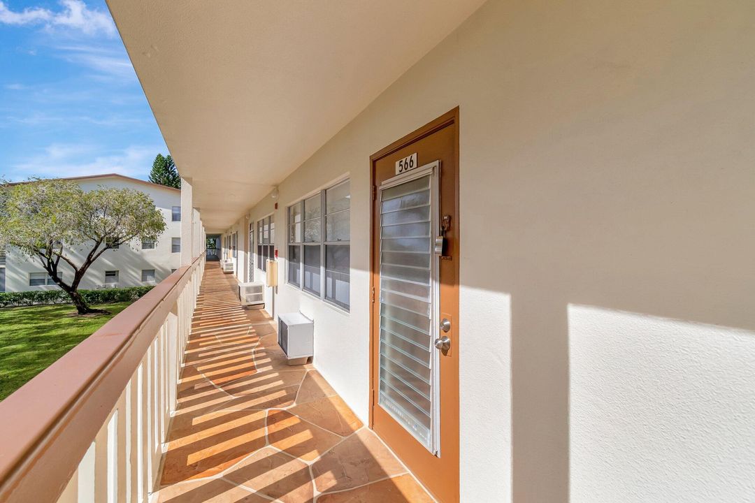 待售: $115,000 (1 贝兹, 1 浴室, 720 平方英尺)