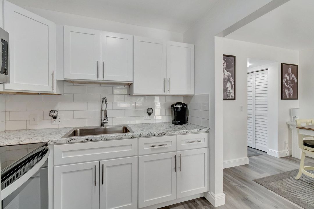 待售: $115,000 (1 贝兹, 1 浴室, 720 平方英尺)