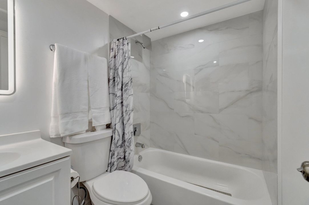 待售: $115,000 (1 贝兹, 1 浴室, 720 平方英尺)