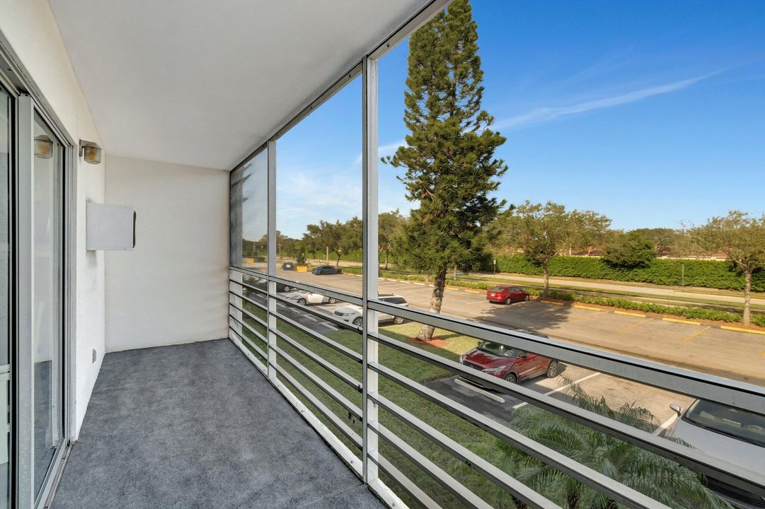 待售: $115,000 (1 贝兹, 1 浴室, 720 平方英尺)