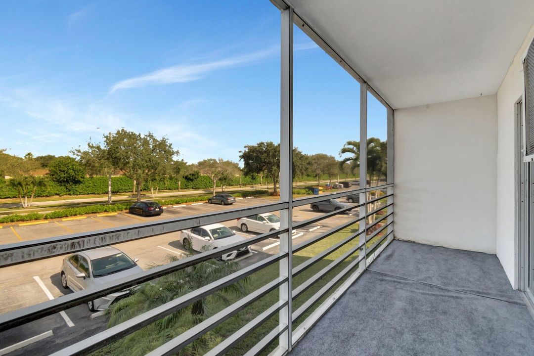 待售: $115,000 (1 贝兹, 1 浴室, 720 平方英尺)