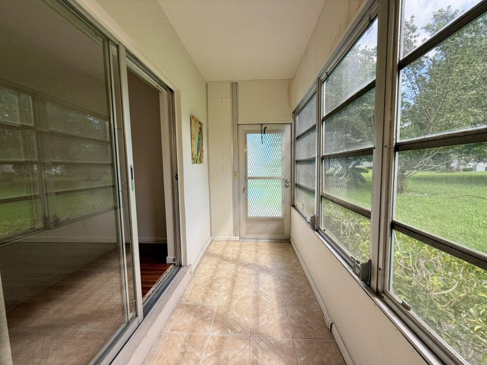 Под контрактом: $1,700 (2 спален, 1 ванн, 798 Квадратных фут)