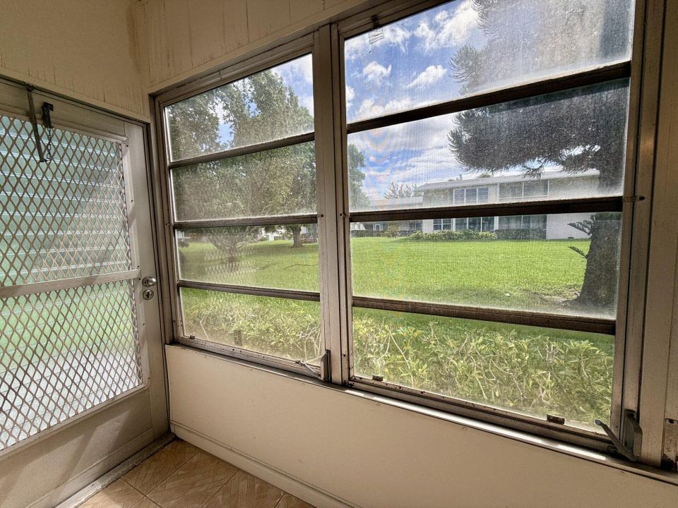 Под контрактом: $1,700 (2 спален, 1 ванн, 798 Квадратных фут)