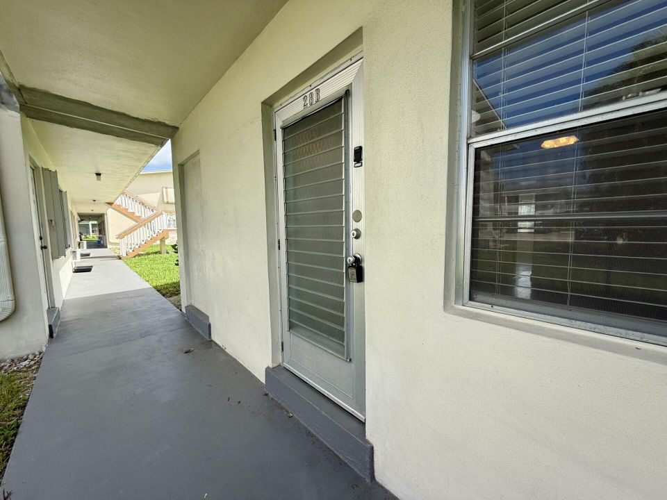 Под контрактом: $1,700 (2 спален, 1 ванн, 798 Квадратных фут)