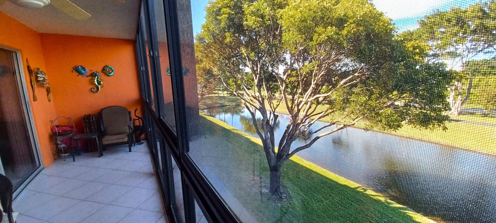 合同活跃: $127,500 (2 贝兹, 2 浴室, 1070 平方英尺)