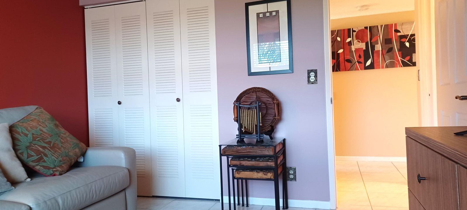 合同活跃: $127,500 (2 贝兹, 2 浴室, 1070 平方英尺)