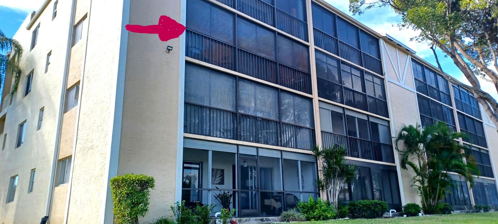 合同活跃: $127,500 (2 贝兹, 2 浴室, 1070 平方英尺)