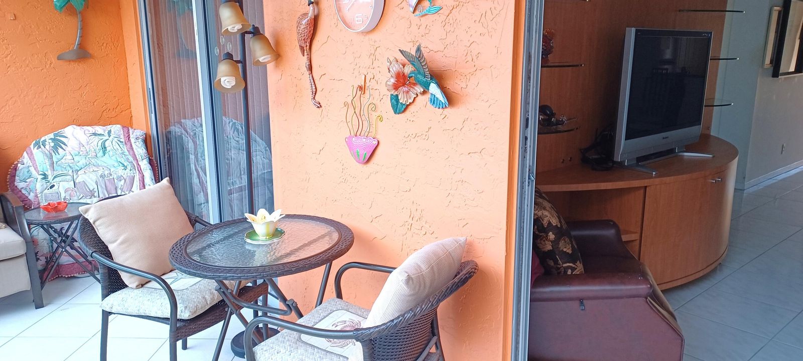 合同活跃: $127,500 (2 贝兹, 2 浴室, 1070 平方英尺)