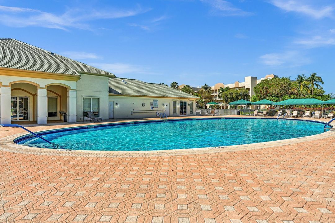 Active With Contract: $280,000 (2 beds, 2 baths, 1705 Square Feet)