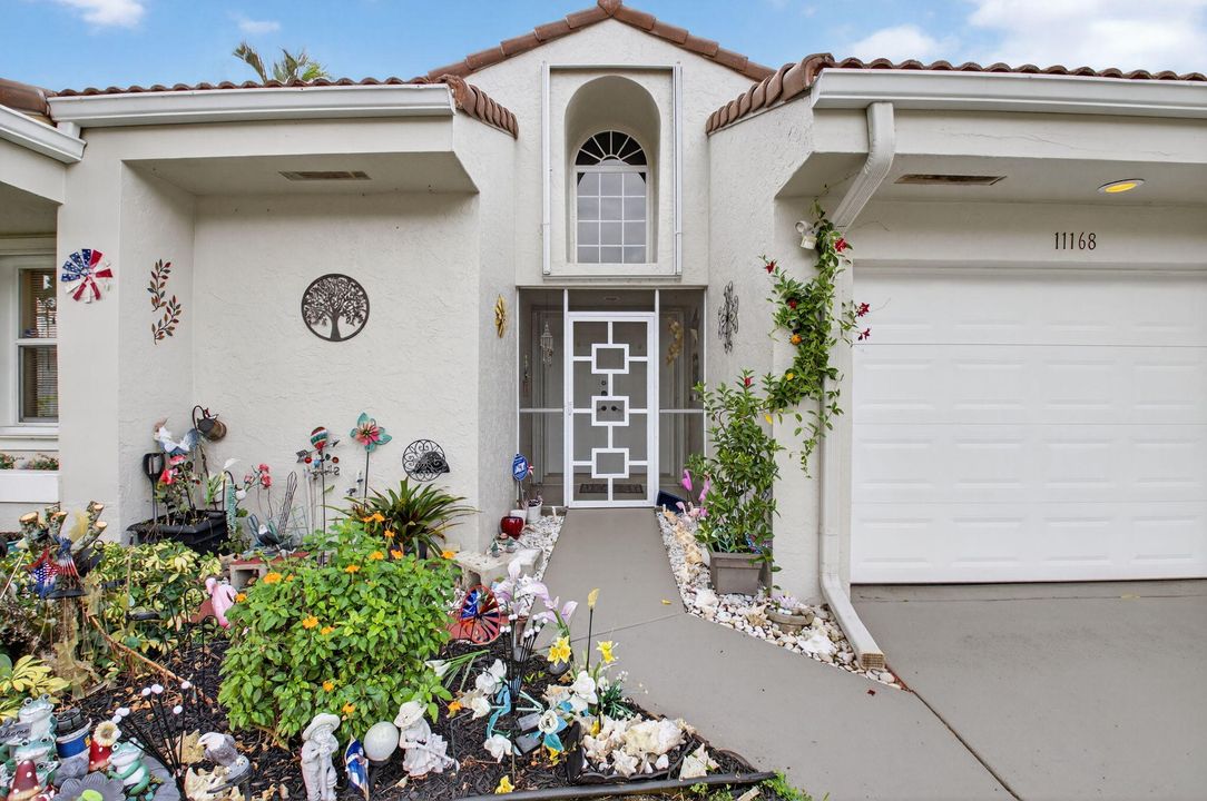 For Sale: $418,000 (2 beds, 2 baths, 1727 Square Feet)