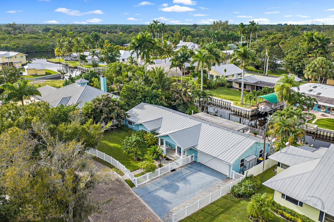 For Sale: $940,000 (4 beds, 2 baths, 1960 Square Feet)