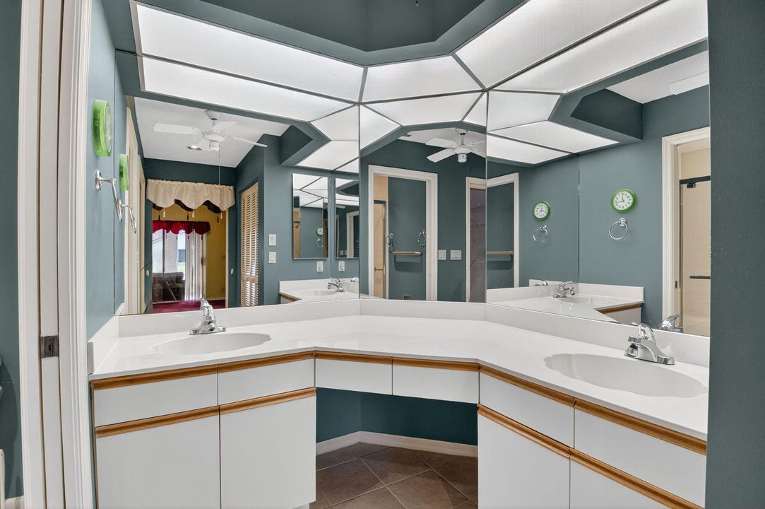 For Sale: $418,000 (2 beds, 2 baths, 1727 Square Feet)