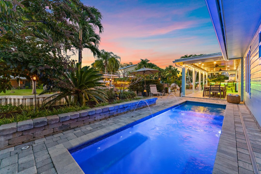 For Sale: $940,000 (4 beds, 2 baths, 1960 Square Feet)