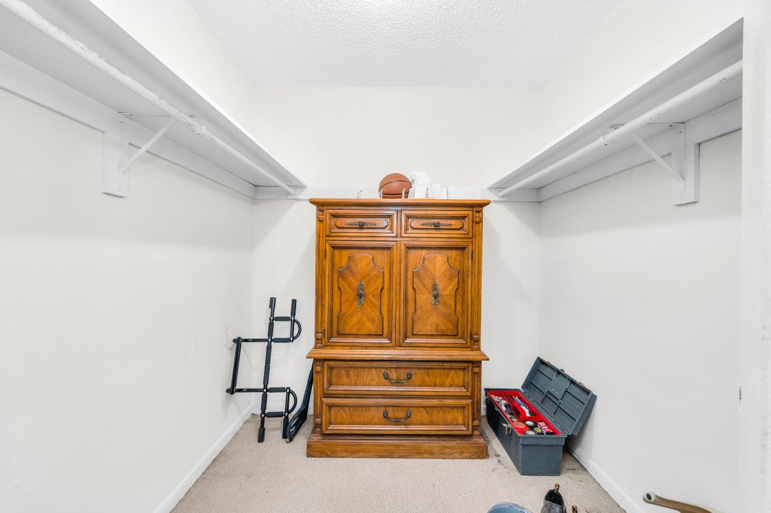 For Sale: $399,000 (3 beds, 2 baths, 1290 Square Feet)