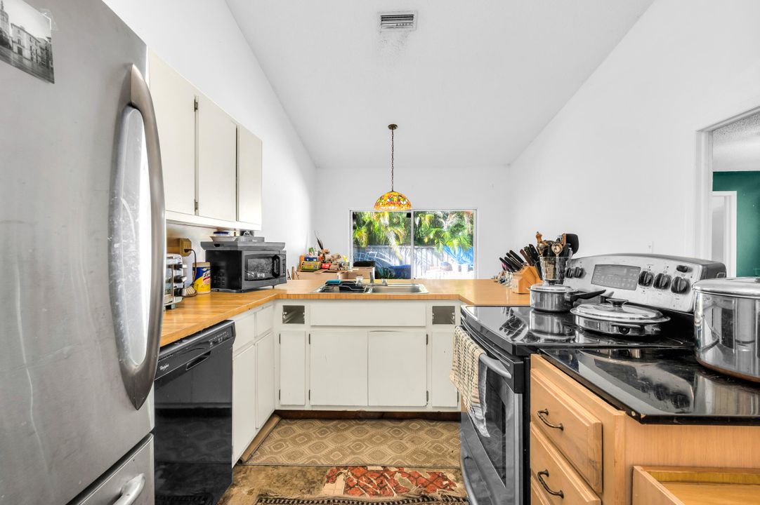 For Sale: $399,000 (3 beds, 2 baths, 1290 Square Feet)