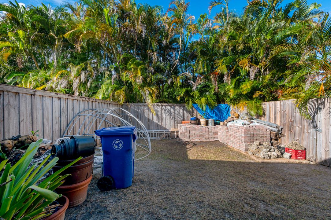 For Sale: $399,000 (3 beds, 2 baths, 1290 Square Feet)