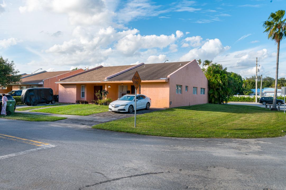 For Sale: $399,000 (3 beds, 2 baths, 1290 Square Feet)