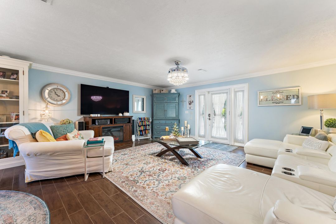 For Sale: $940,000 (4 beds, 2 baths, 1960 Square Feet)