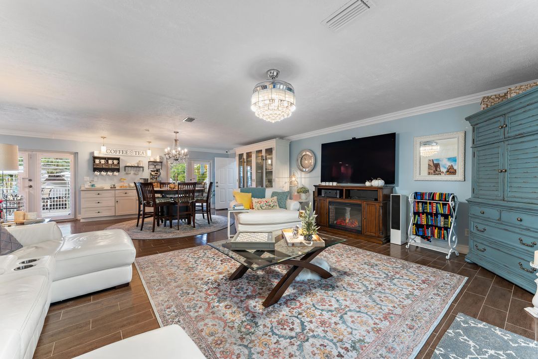 For Sale: $940,000 (4 beds, 2 baths, 1960 Square Feet)