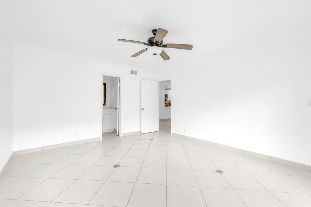 合同活跃: $2,000 (2 贝兹, 2 浴室, 1019 平方英尺)