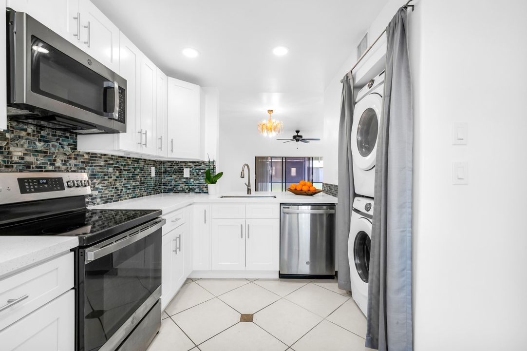 合同活跃: $2,000 (2 贝兹, 2 浴室, 1019 平方英尺)