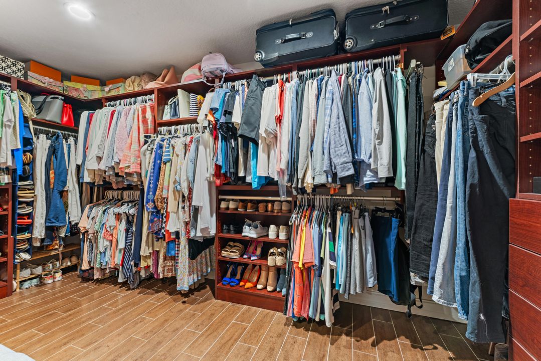 For Sale: $940,000 (4 beds, 2 baths, 1960 Square Feet)