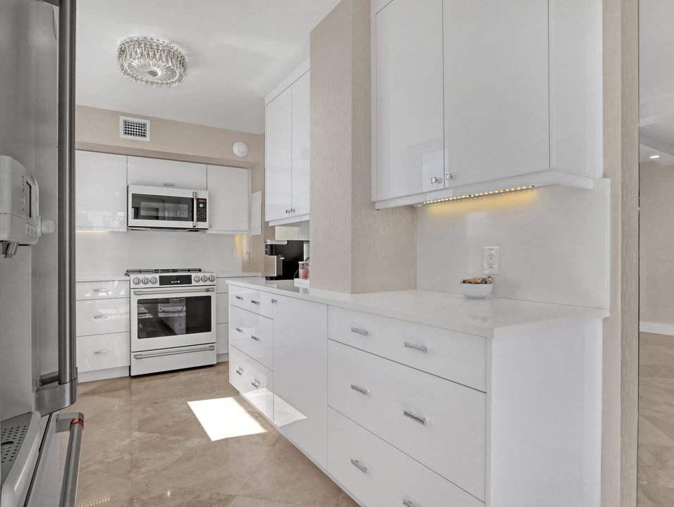 На продажу: $799,000 (2 спален, 2 ванн, 1532 Квадратных фут)