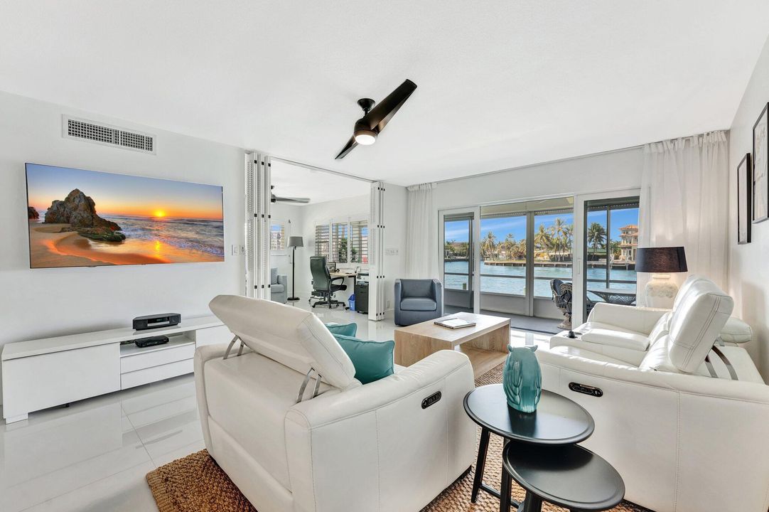 На продажу: $595,000 (2 спален, 2 ванн, 1070 Квадратных фут)