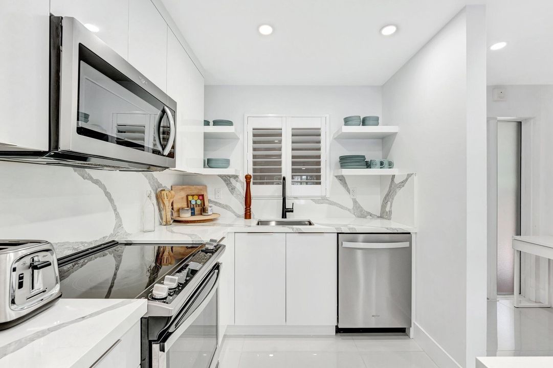 На продажу: $595,000 (2 спален, 2 ванн, 1070 Квадратных фут)