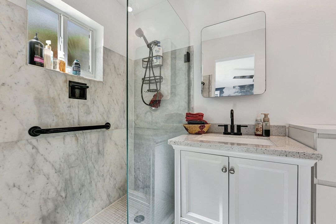 На продажу: $595,000 (2 спален, 2 ванн, 1070 Квадратных фут)