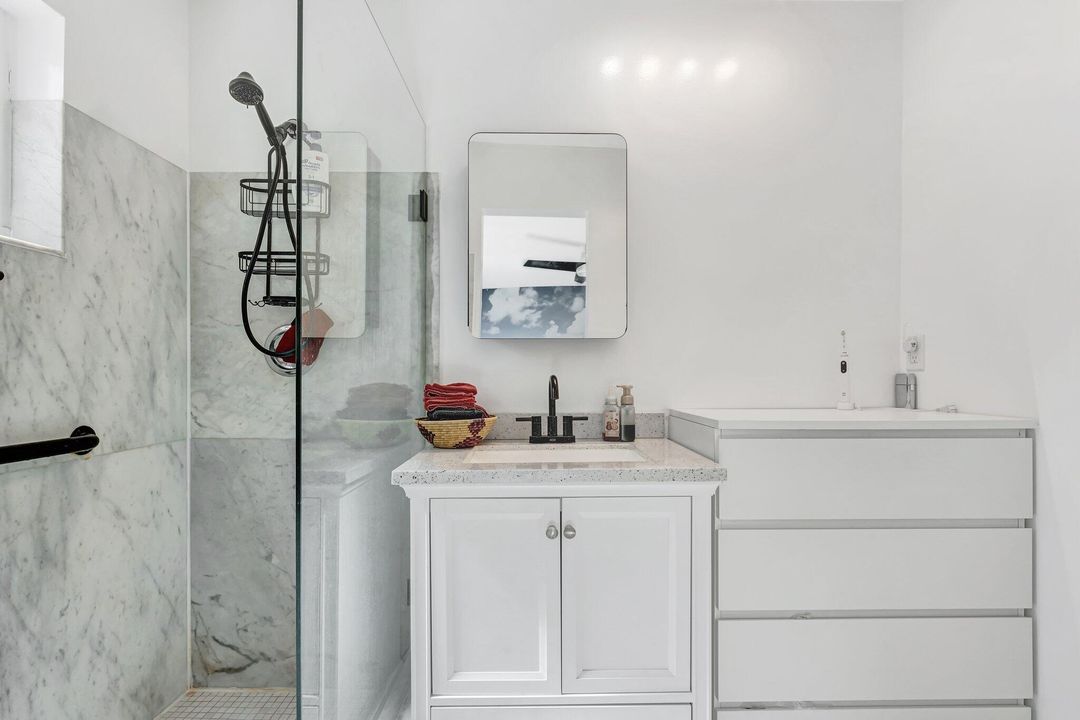 На продажу: $595,000 (2 спален, 2 ванн, 1070 Квадратных фут)