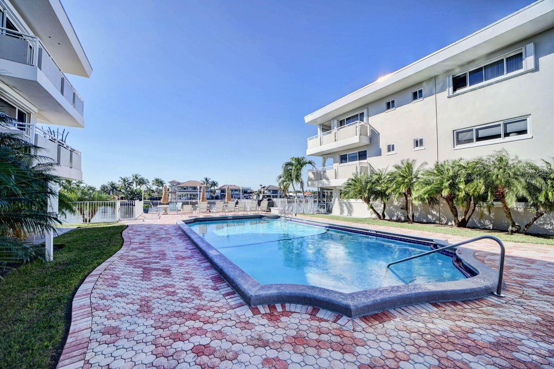 На продажу: $595,000 (2 спален, 2 ванн, 1070 Квадратных фут)