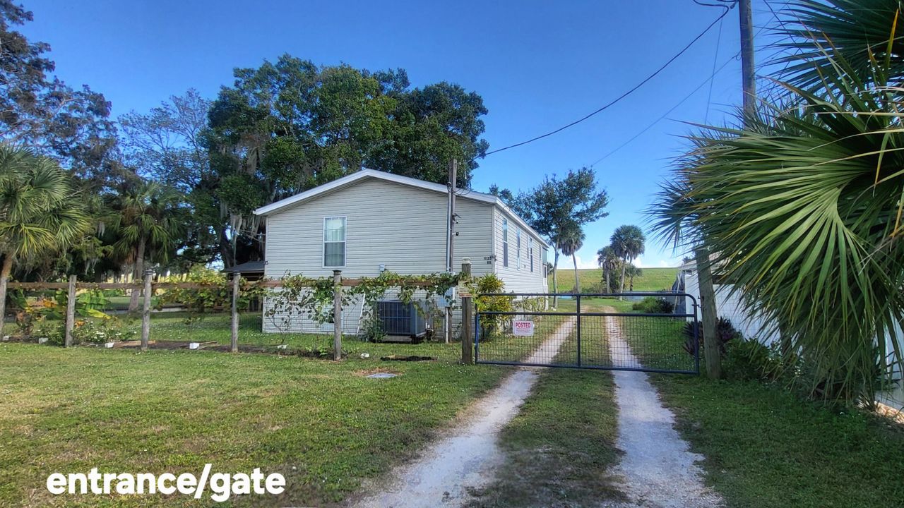 For Sale: $274,500 (2 beds, 2 baths, 1080 Square Feet)