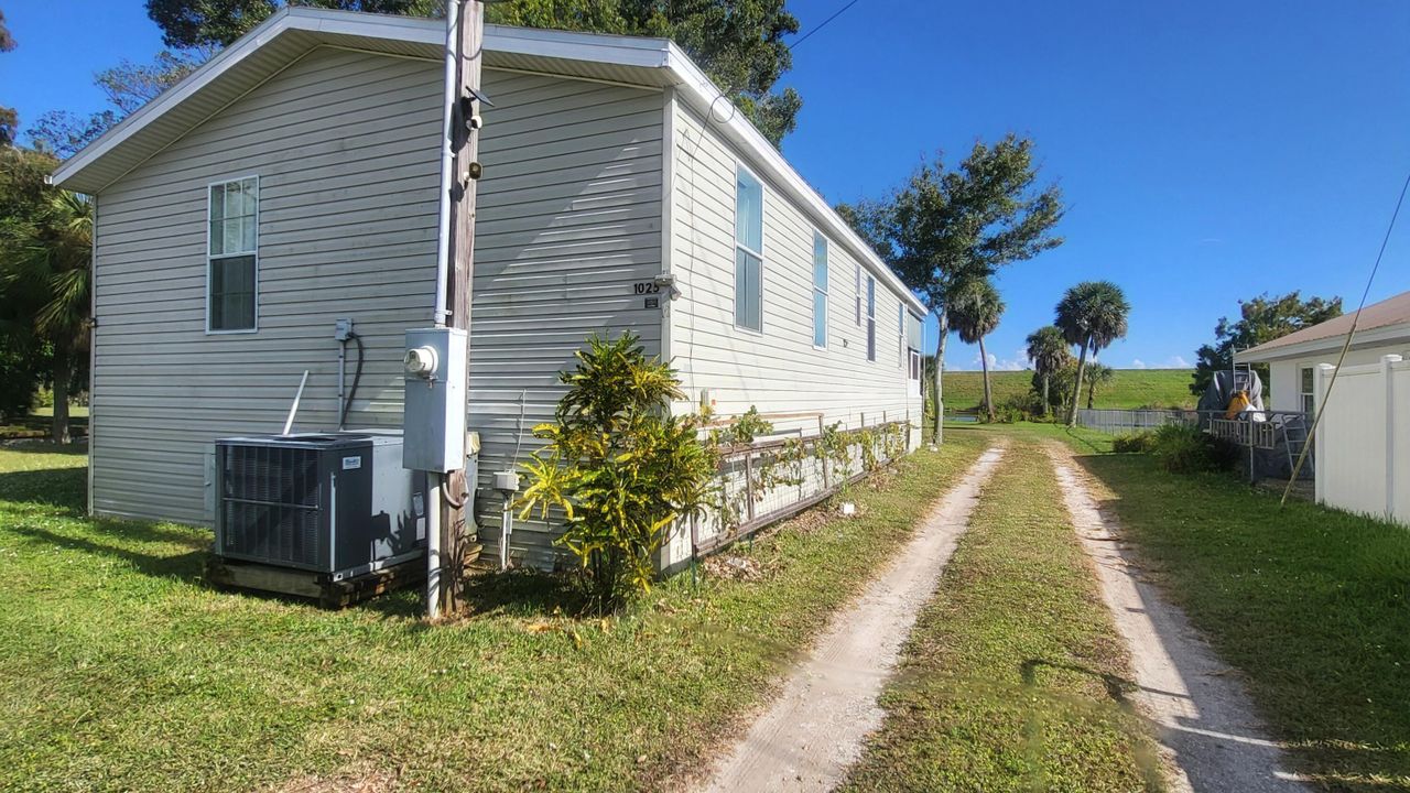 For Sale: $274,500 (2 beds, 2 baths, 1080 Square Feet)