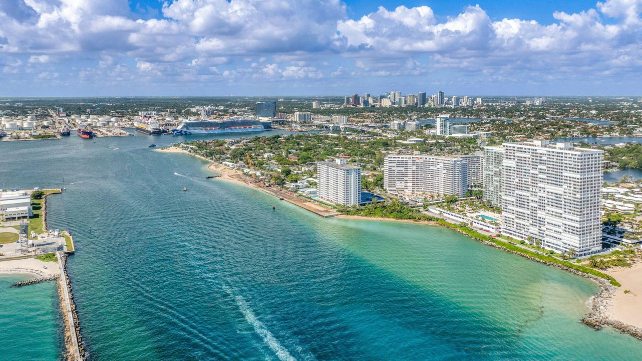 Active With Contract: $1,100,000 (2 beds, 2 baths, 2170 Square Feet)