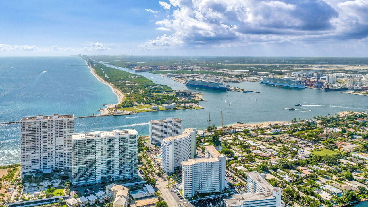 Active With Contract: $1,100,000 (2 beds, 2 baths, 2170 Square Feet)