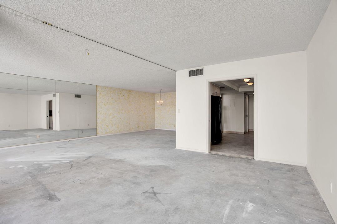 Active With Contract: $1,100,000 (2 beds, 2 baths, 2170 Square Feet)